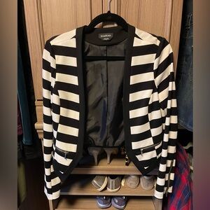 Bebe jacket. Never used it.The size is SP